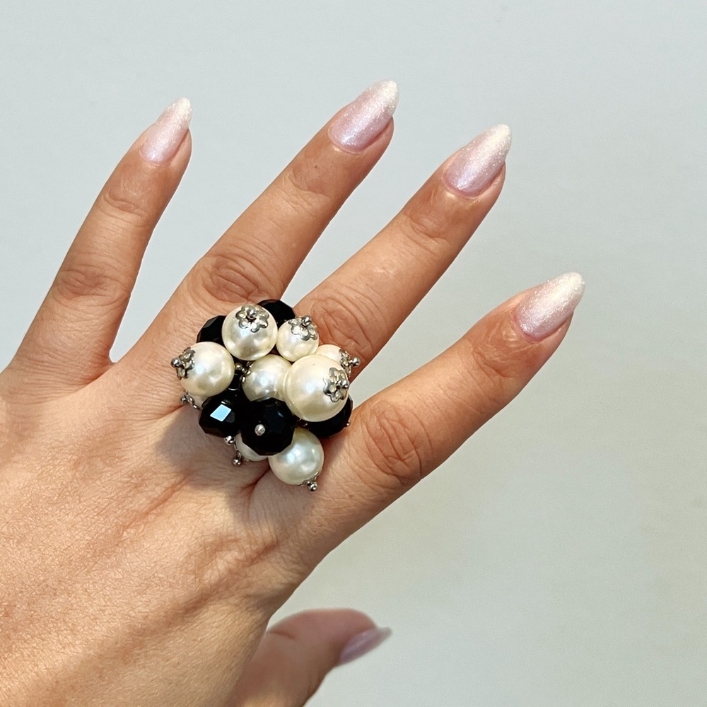 Black and white Faux Pearls Ring